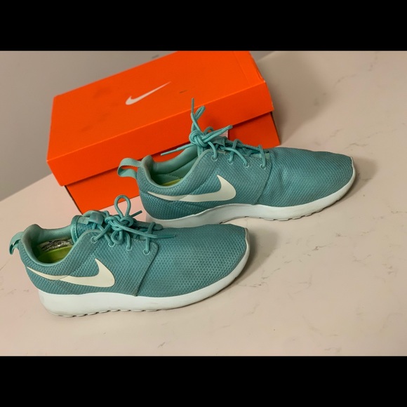 Tiffany Blue Woman’s Nike Flynit Racer - Picture 1 of 8